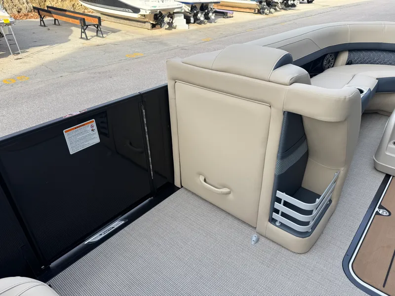 Slide: The Image of Harris Grand Mariner 250 2026 - 36