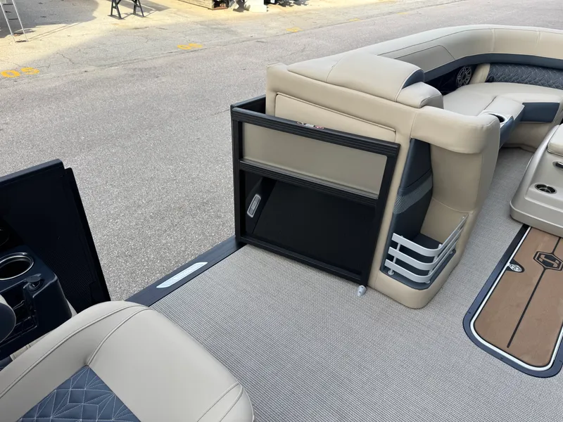 Slide: The Image of Harris Grand Mariner 250 2026 - 38