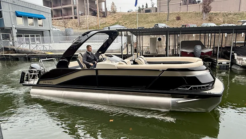 Slide: The Image of Harris Grand Mariner 250 2026 - 4