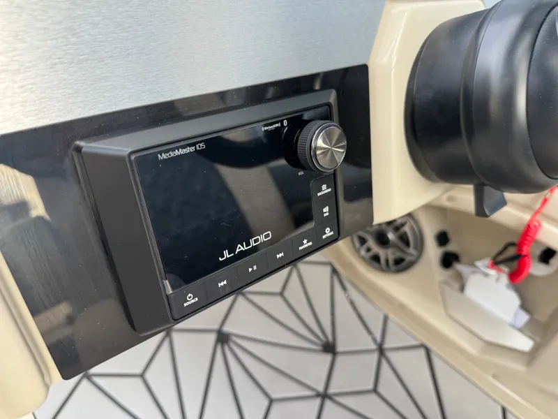 Slide: The Image of Harris Grand Mariner 250 2026 - 49