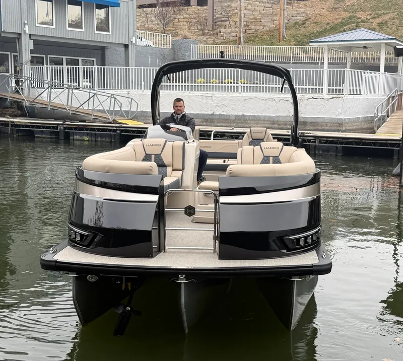 Slide: The Image of Harris Grand Mariner 250 2026 - 5