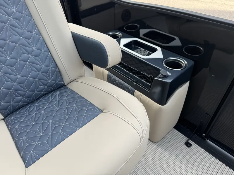 Slide: The Image of Harris Grand Mariner 250 2026 - 51