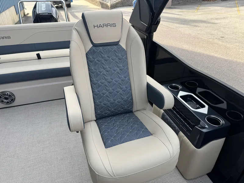 Slide: The Image of Harris Grand Mariner 250 2026 - 52