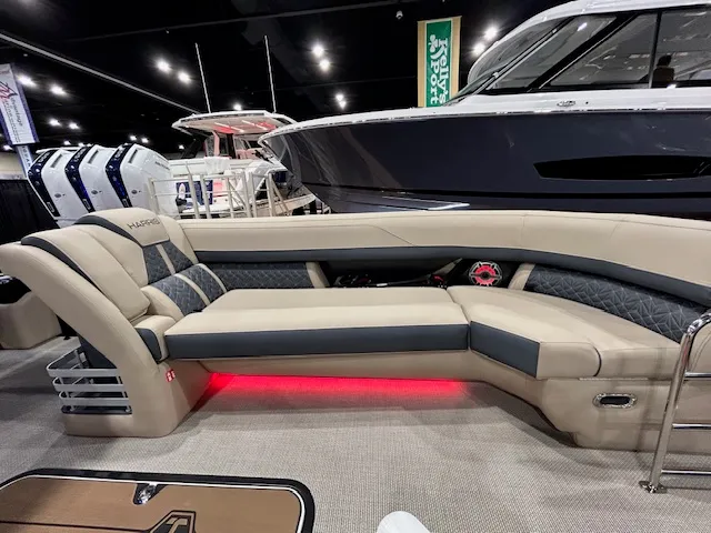 Slide: The Image of Harris Grand Mariner 250 2026 - 61