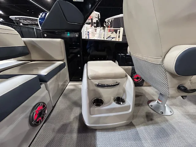 Slide: The Image of Harris Grand Mariner 250 2026 - 68