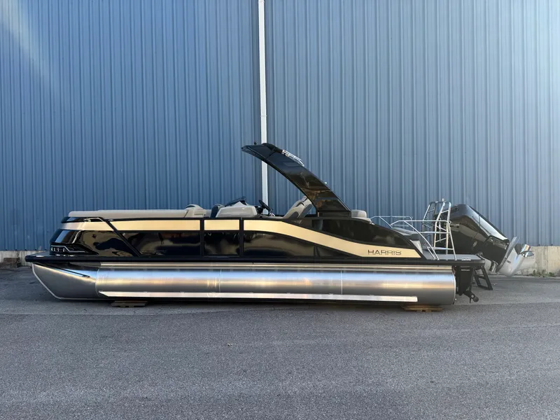 Slide: The Image of Harris Grand Mariner 250 2026 - 7