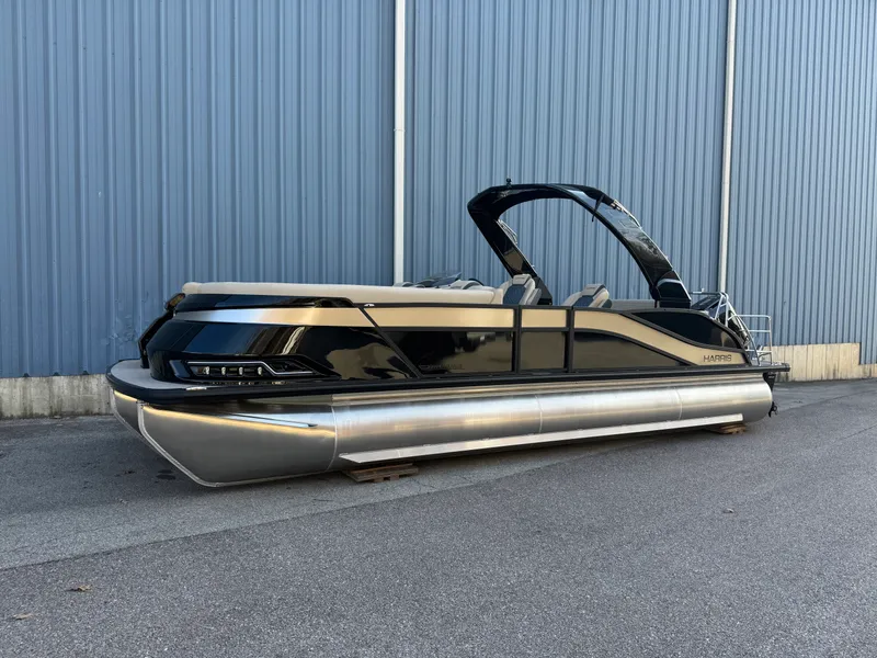 Slide: The Image of Harris Grand Mariner 250 2026 - 8