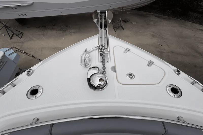 Slide: The Image of Boston Whaler 250 Outrage 2025 - 17