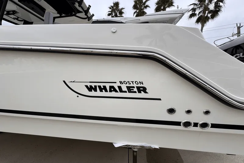 Slide: The Image of Boston Whaler 250 Outrage 2025 - 5