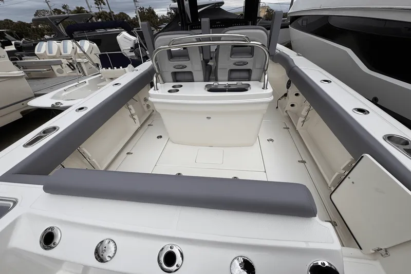 Slide: The Image of Boston Whaler 250 Outrage 2025 - 9