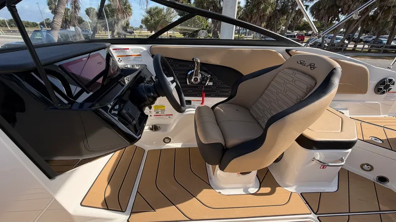 Slide: The Image of Sea Ray SPX 210 Outboard 2026 - 10