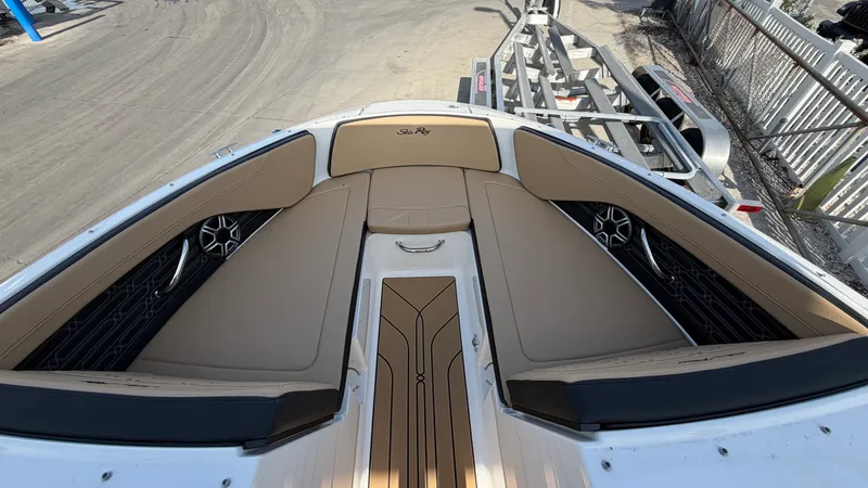 Slide: The Image of Sea Ray SPX 210 Outboard 2026 - 17