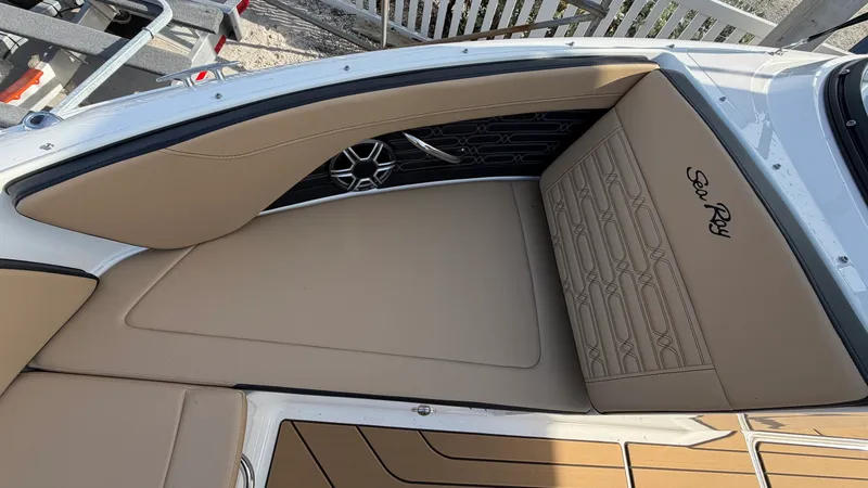 Slide: The Image of Sea Ray SPX 210 Outboard 2026 - 18