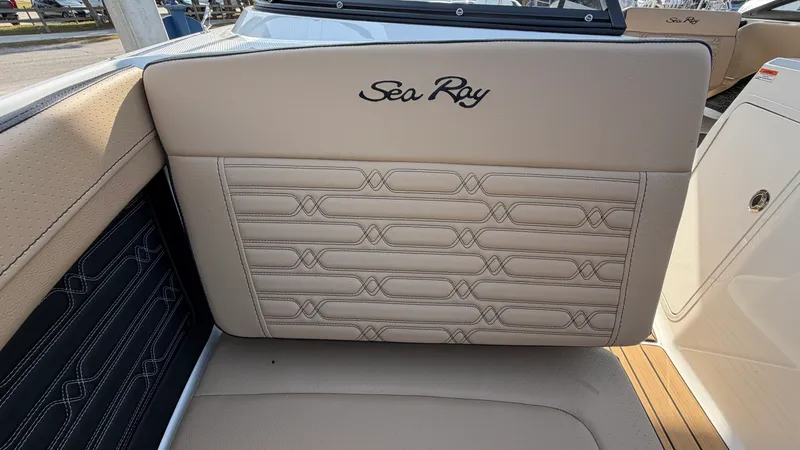 Slide: The Image of Sea Ray SPX 210 Outboard 2026 - 19