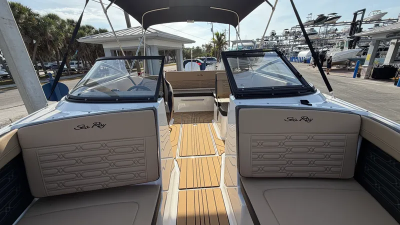 Slide: The Image of Sea Ray SPX 210 Outboard 2026 - 20