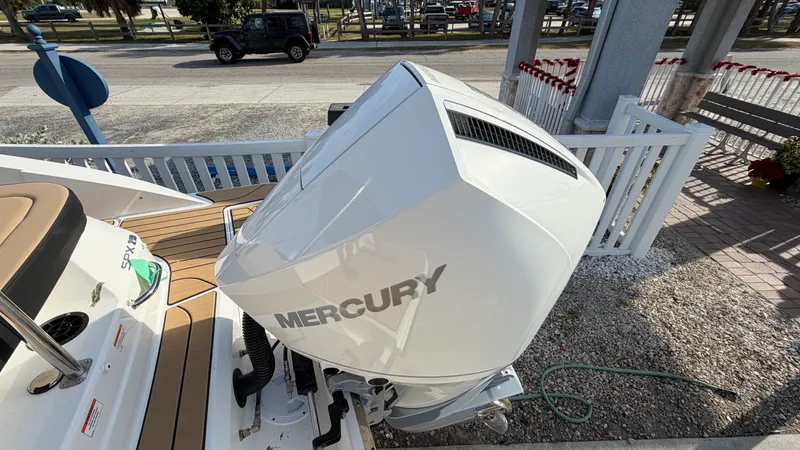 Slide: The Image of Sea Ray SPX 210 Outboard 2026 - 21