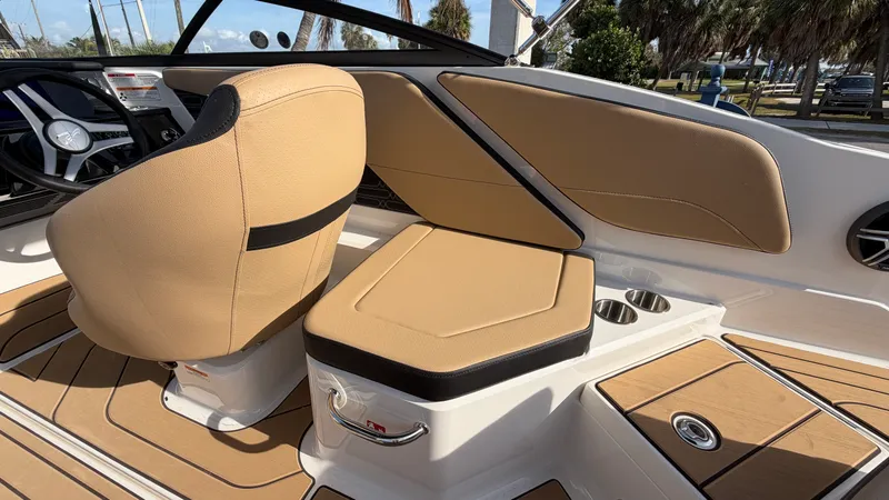 Slide: The Image of Sea Ray SPX 210 Outboard 2026 - 8