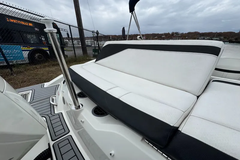 Slide: The Image of Sea Ray SPX 210 OB 2021 - 5