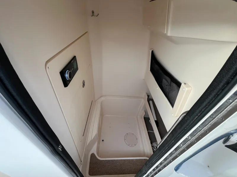 Slide: The Image of Grady-White 257 FISHERMAN 2022 - 7