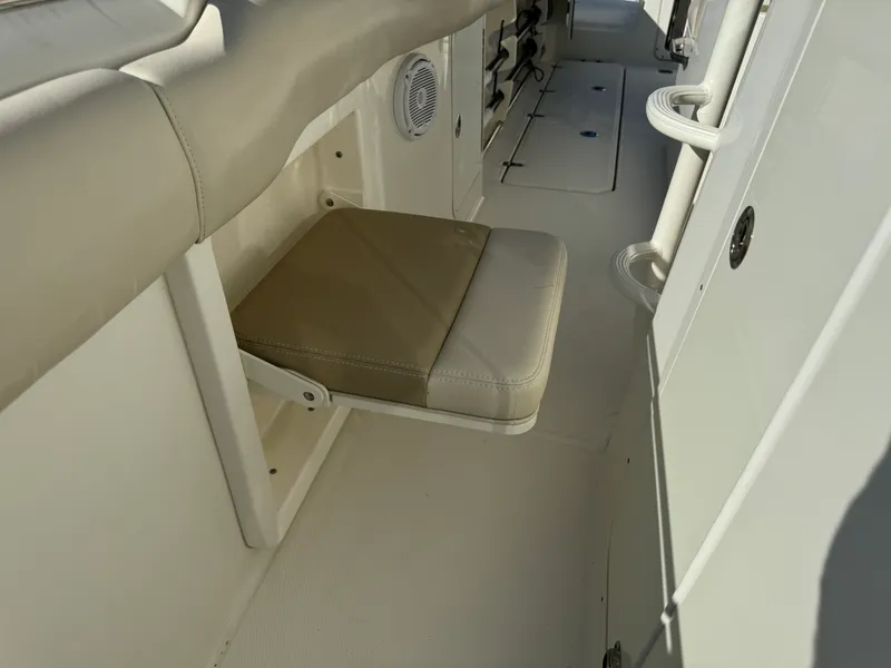 Slide: The Image of Boston Whaler 330 Outrage 2019 - 13