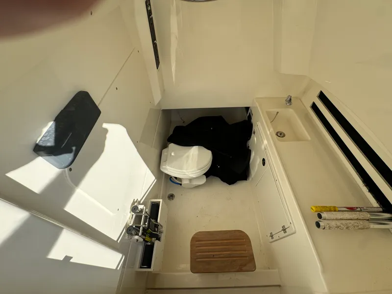 Slide: The Image of Boston Whaler 330 Outrage 2019 - 15