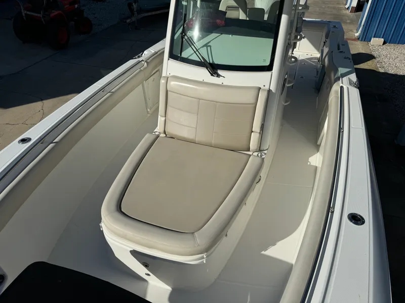 Slide: The Image of Boston Whaler 330 Outrage 2019 - 16