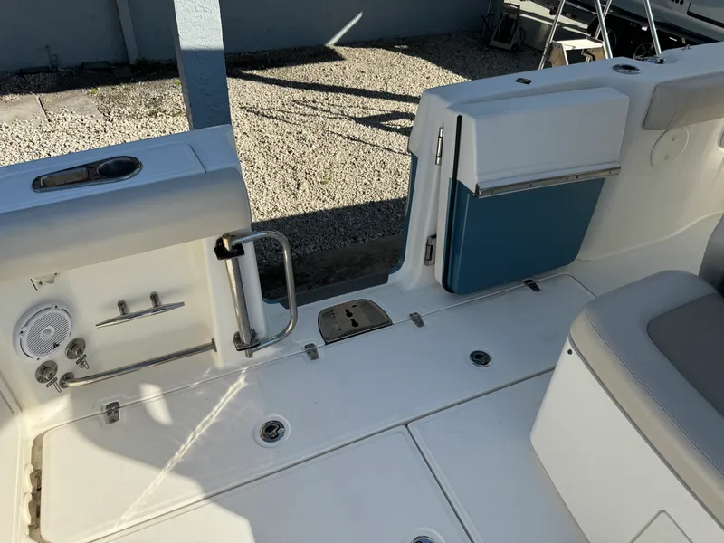 Slide: The Image of Boston Whaler 330 Outrage 2019 - 20