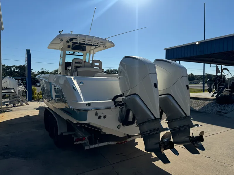 Slide: The Image of Boston Whaler 330 Outrage 2019 - 4