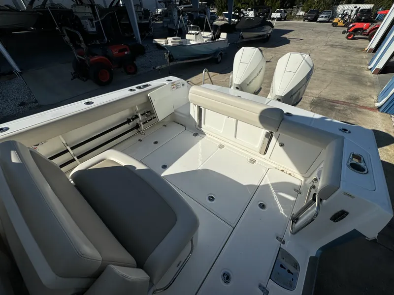 Slide: The Image of Boston Whaler 330 Outrage 2019 - 6