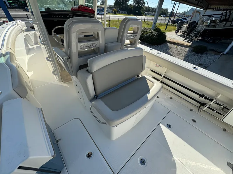 Slide: The Image of Boston Whaler 330 Outrage 2019 - 7