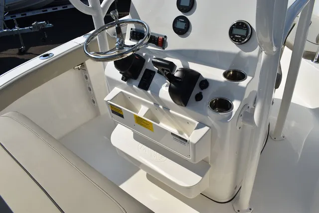 Slide: The Image of Key West Boats 203 FS 2024 - 32