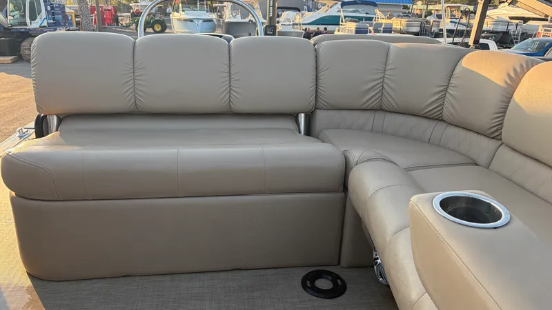 Slide: The Image of Harris SL240 2018 - 16