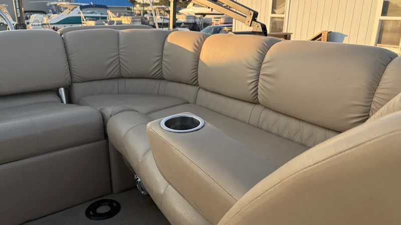 Slide: The Image of Harris SL240 2018 - 17