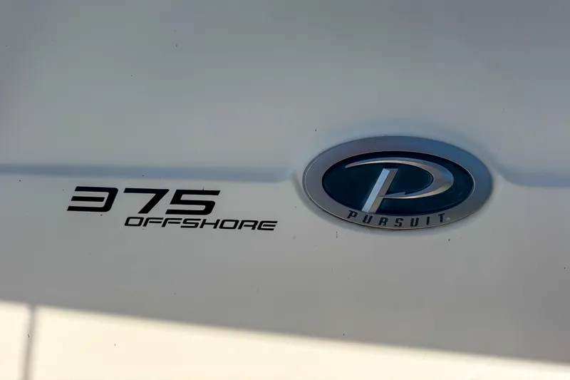 Slide: The Image of Pursuit OS 375 OFFSHORE 2011 - 17