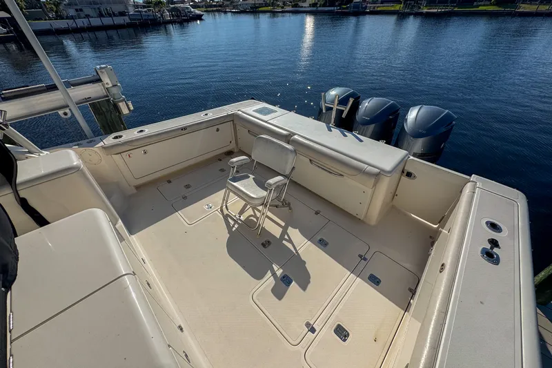 Slide: The Image of Pursuit OS 375 OFFSHORE 2011 - 2