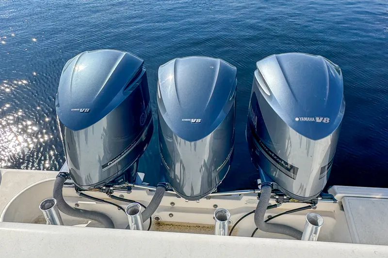 Slide: The Image of Pursuit OS 375 OFFSHORE 2011 - 3