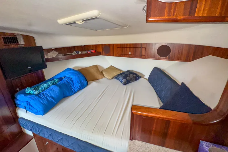 Slide: The Image of Pursuit OS 375 OFFSHORE 2011 - 8