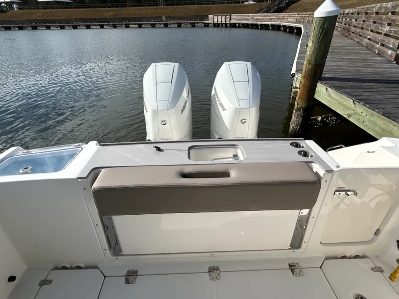 Slide: The Image of Boston Whaler 330 Vantage 2026 - 10