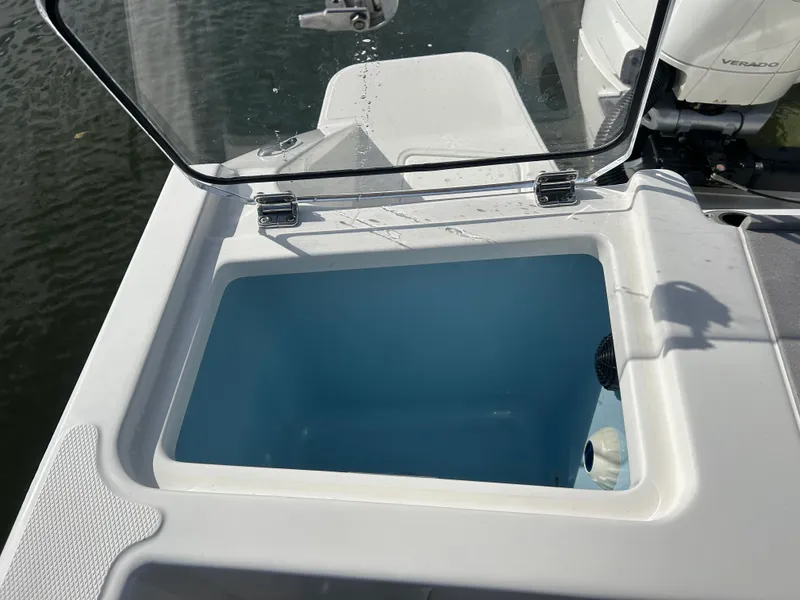 Slide: The Image of Boston Whaler 330 Vantage 2026 - 11