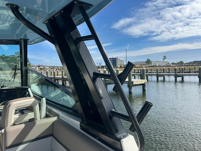 Slide: The Image of Boston Whaler 330 Vantage 2026 - 15