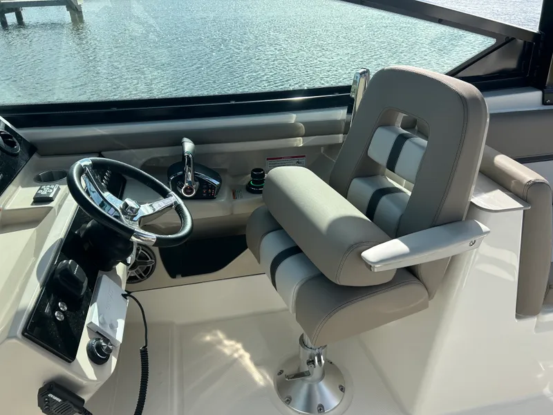 Slide: The Image of Boston Whaler 330 Vantage 2026 - 19