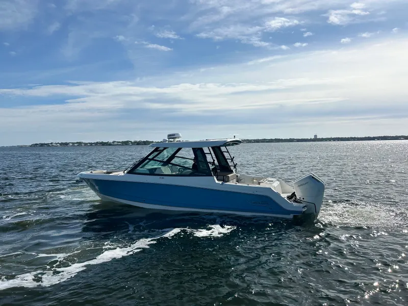 Slide: The Image of Boston Whaler 330 Vantage 2026 - 2