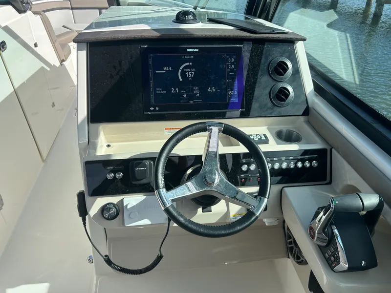Slide: The Image of Boston Whaler 330 Vantage 2026 - 20