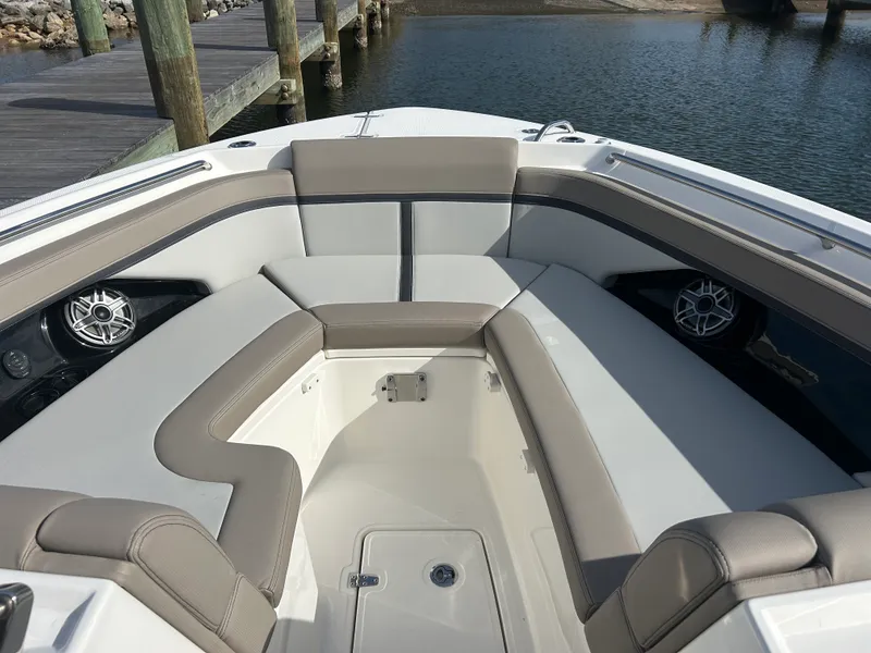 Slide: The Image of Boston Whaler 330 Vantage 2026 - 23