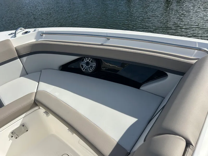 Slide: The Image of Boston Whaler 330 Vantage 2026 - 24