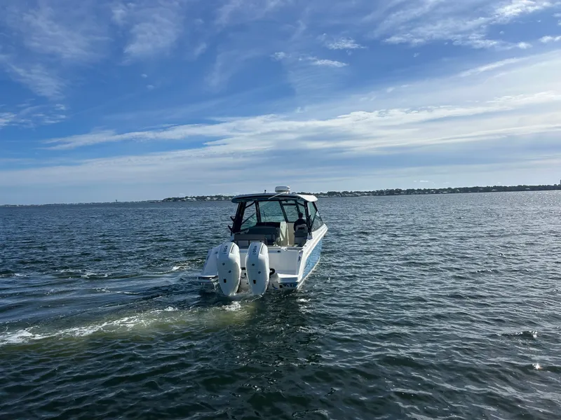 Slide: The Image of Boston Whaler 330 Vantage 2026 - 3