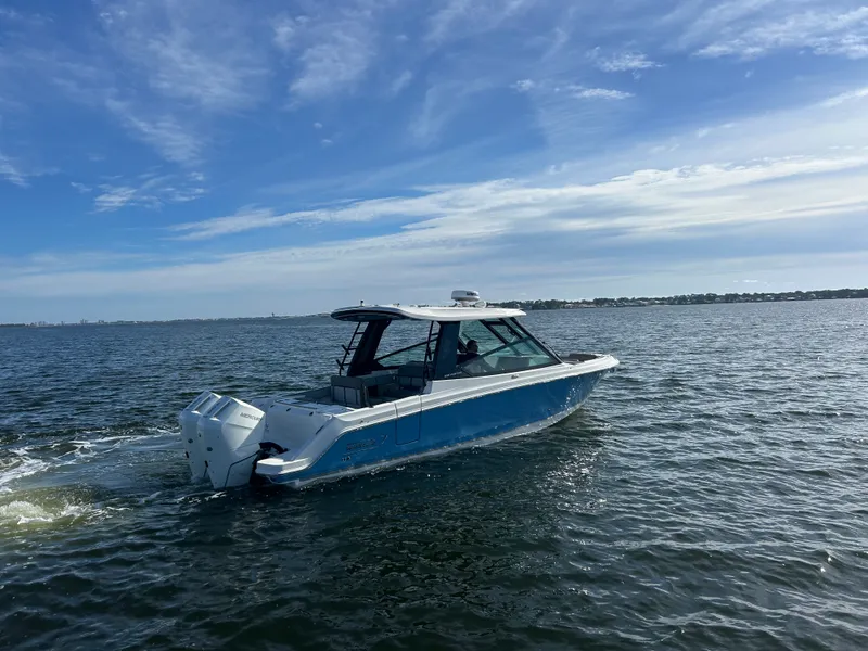 Slide: The Image of Boston Whaler 330 Vantage 2026 - 5
