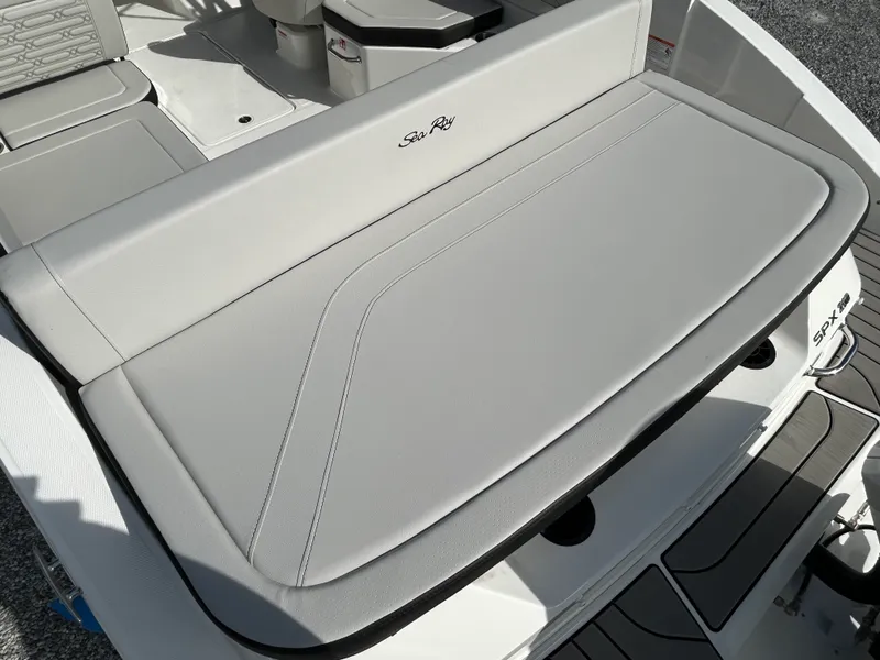 Slide: The Image of Sea Ray SPX 210 Outboard 2026 - 10