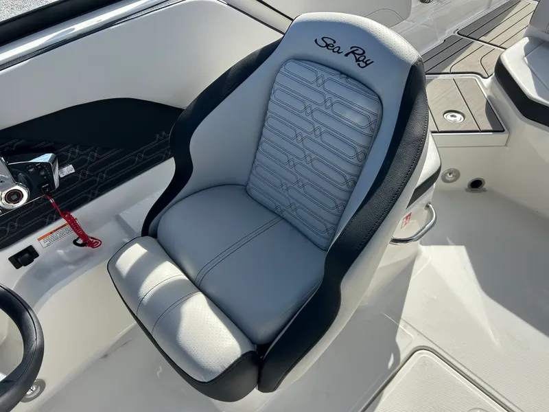 Slide: The Image of Sea Ray SPX 210 Outboard 2026 - 7