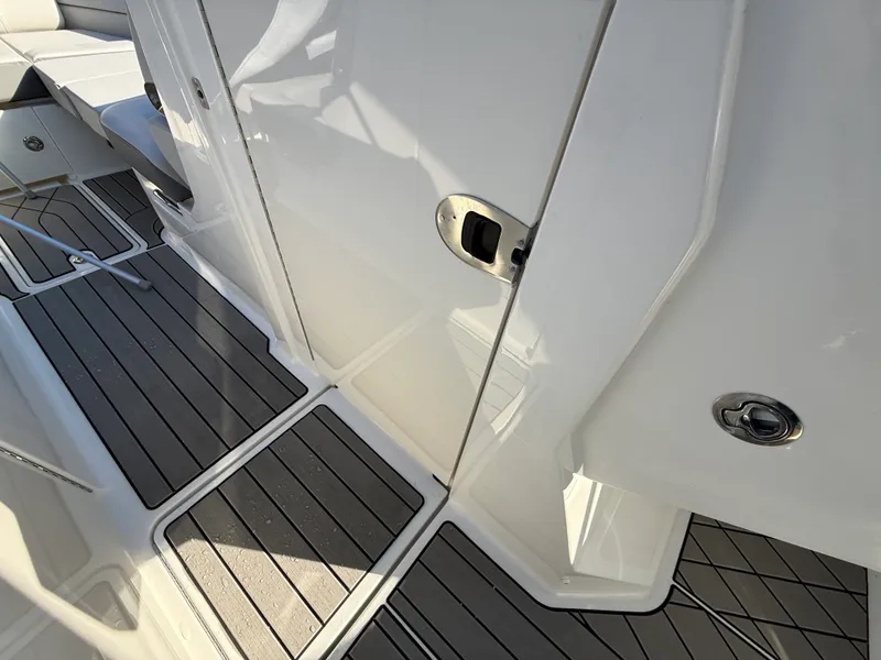 Slide: The Image of Sea Ray SLX 350 2026 - 39